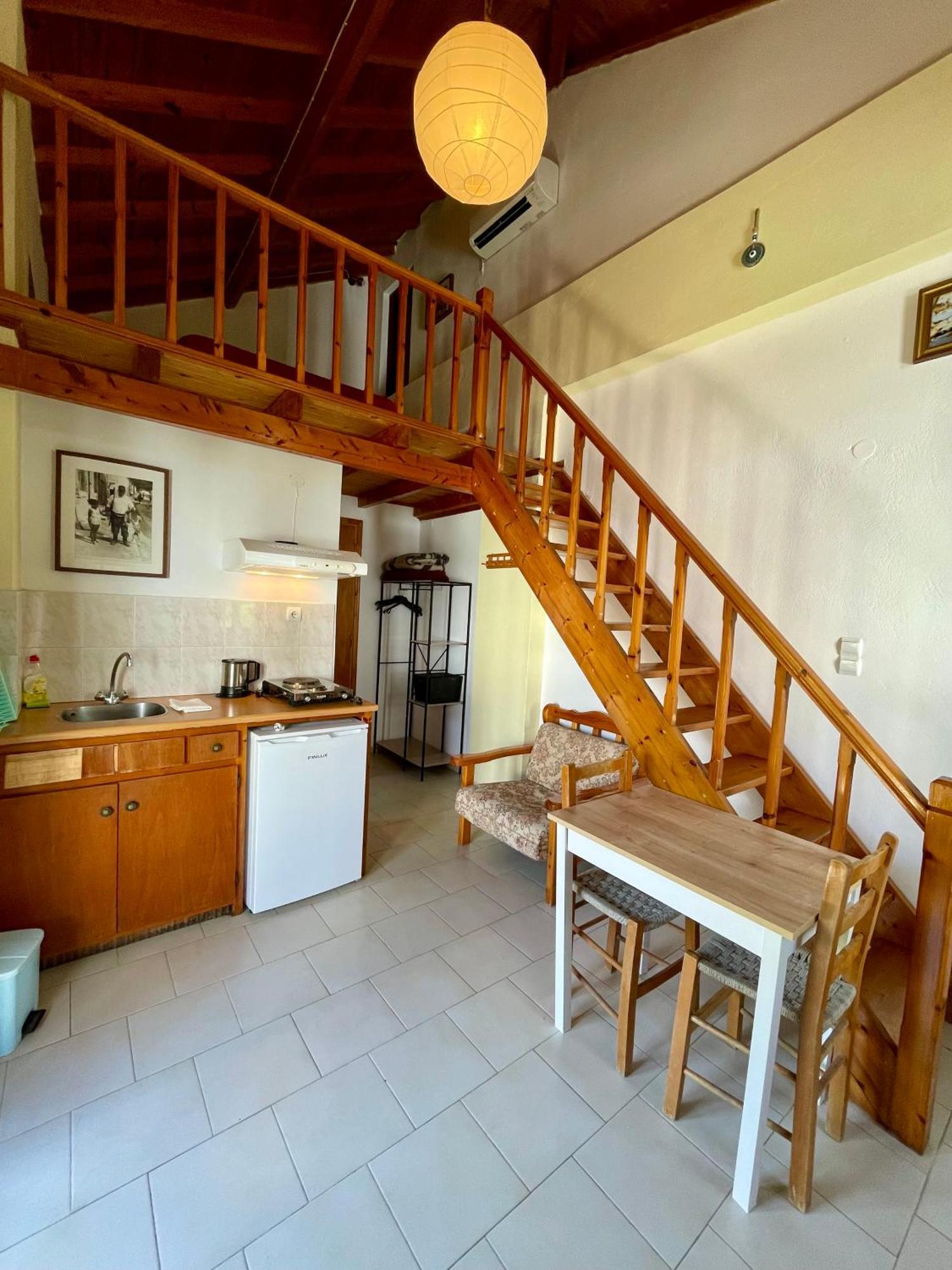 Jimmy'S Place Ormos  Екстериор снимка