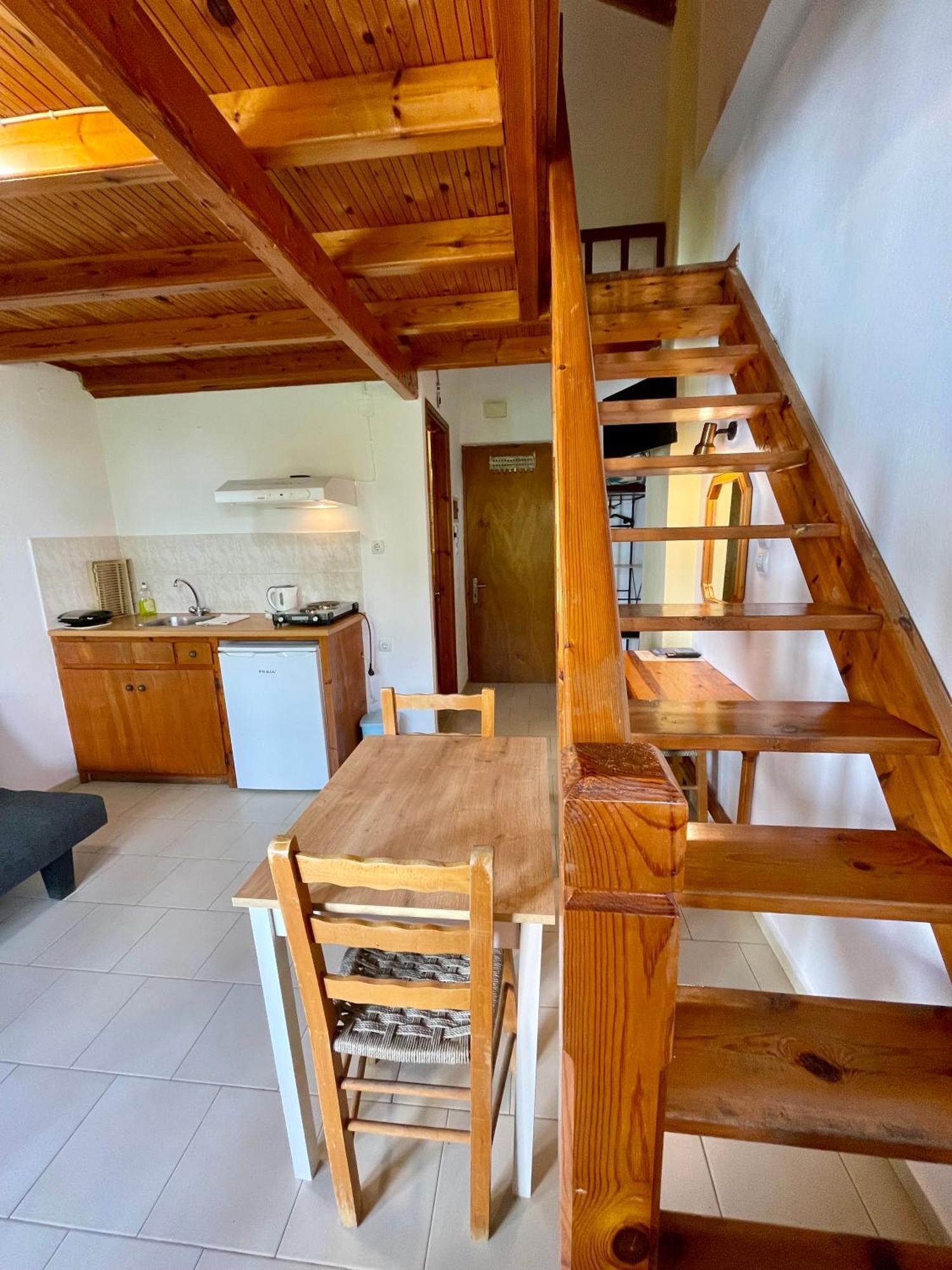 Jimmy'S Place Ormos  Екстериор снимка