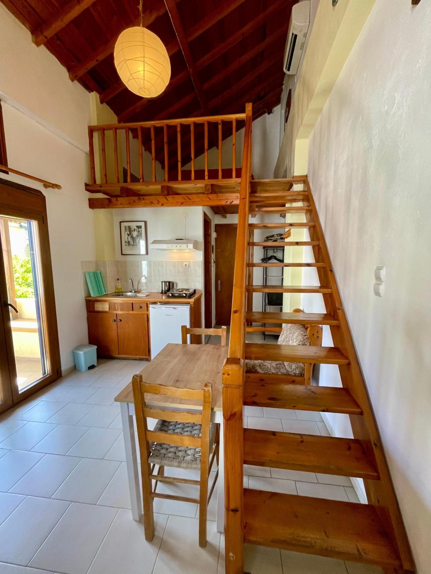 Jimmy'S Place Ormos  Екстериор снимка