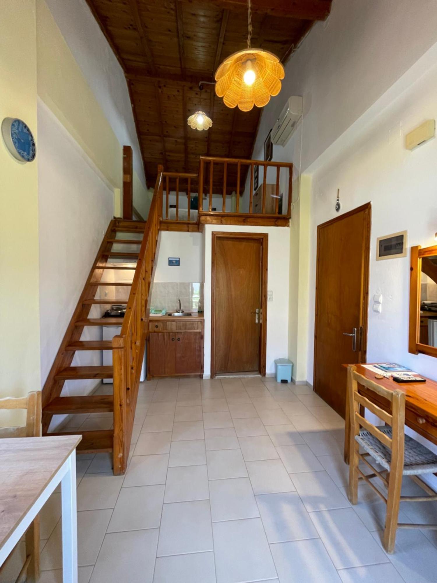 Jimmy'S Place Ormos  Екстериор снимка
